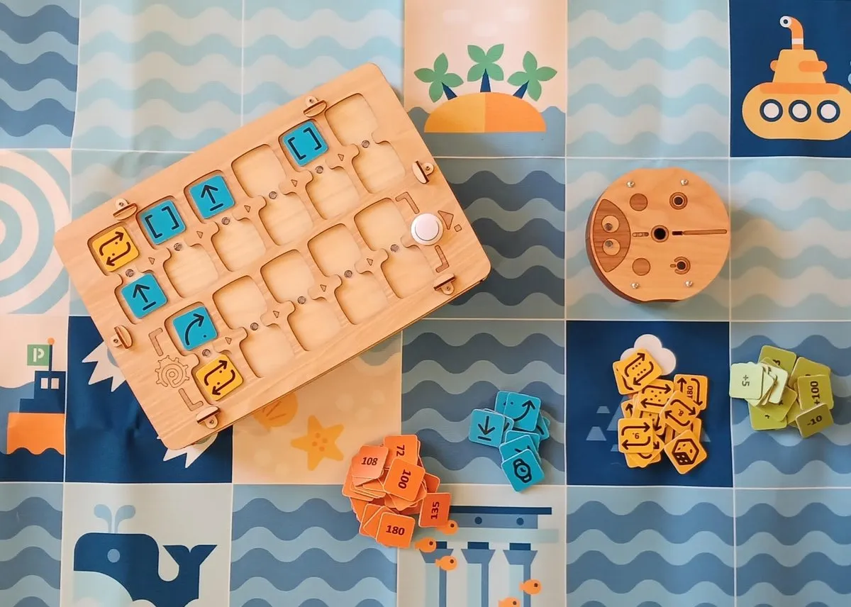 Child using PrimaSTEM on a grid map